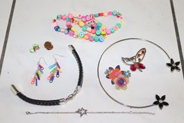 Lot bijoux fantaisie, 10 pièces, divers couleurs