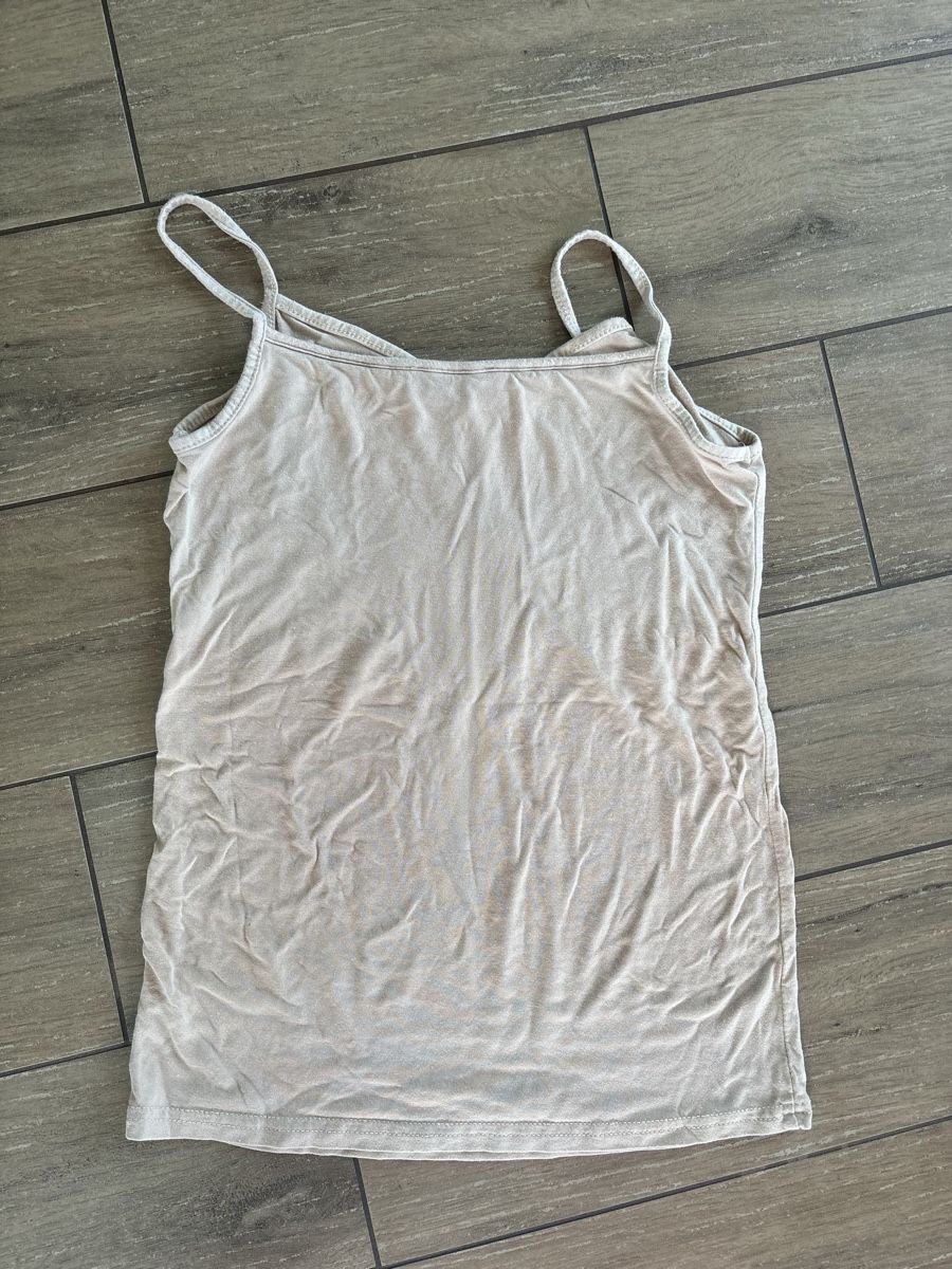Top: S_Yendi Beige Tank Top – Usato da St-George venduto da elena27 1