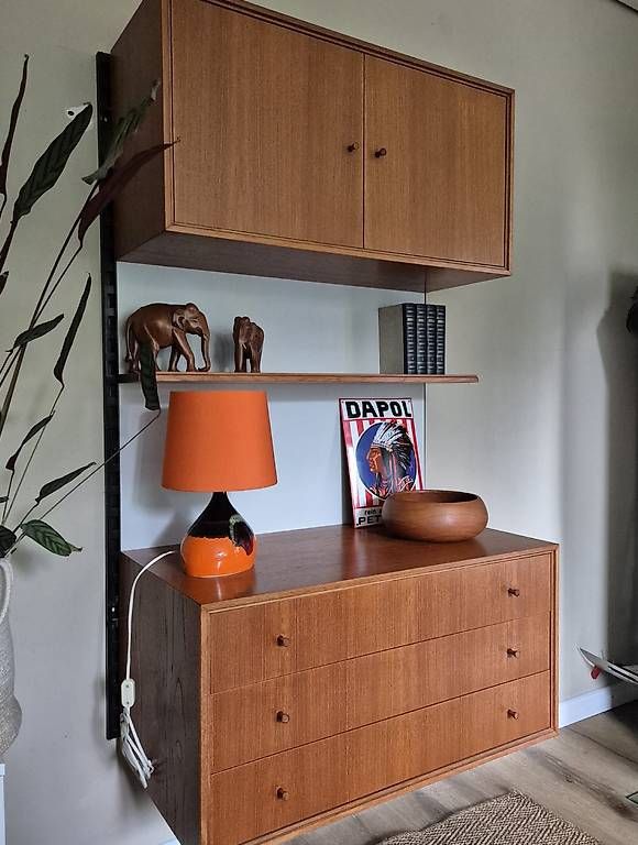 Regale: Mid Century modulares teak Wandregal – Gebraucht aus basel von vintory.ch