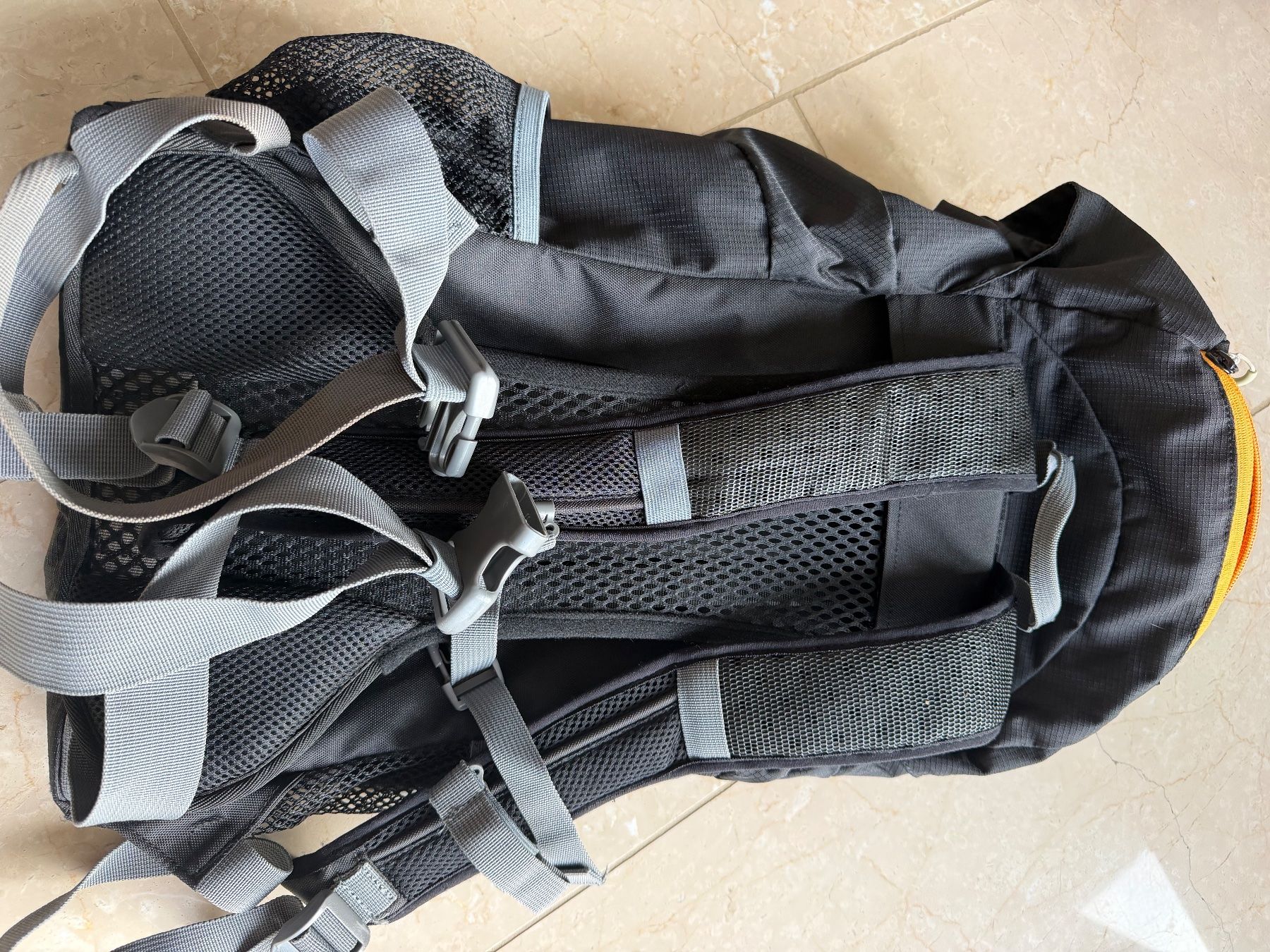 Zaini: Rucksack Big Tramp Phantom 25 schwarz gebraucht – Usato da Fislisbach venduto da PR-Trade 2