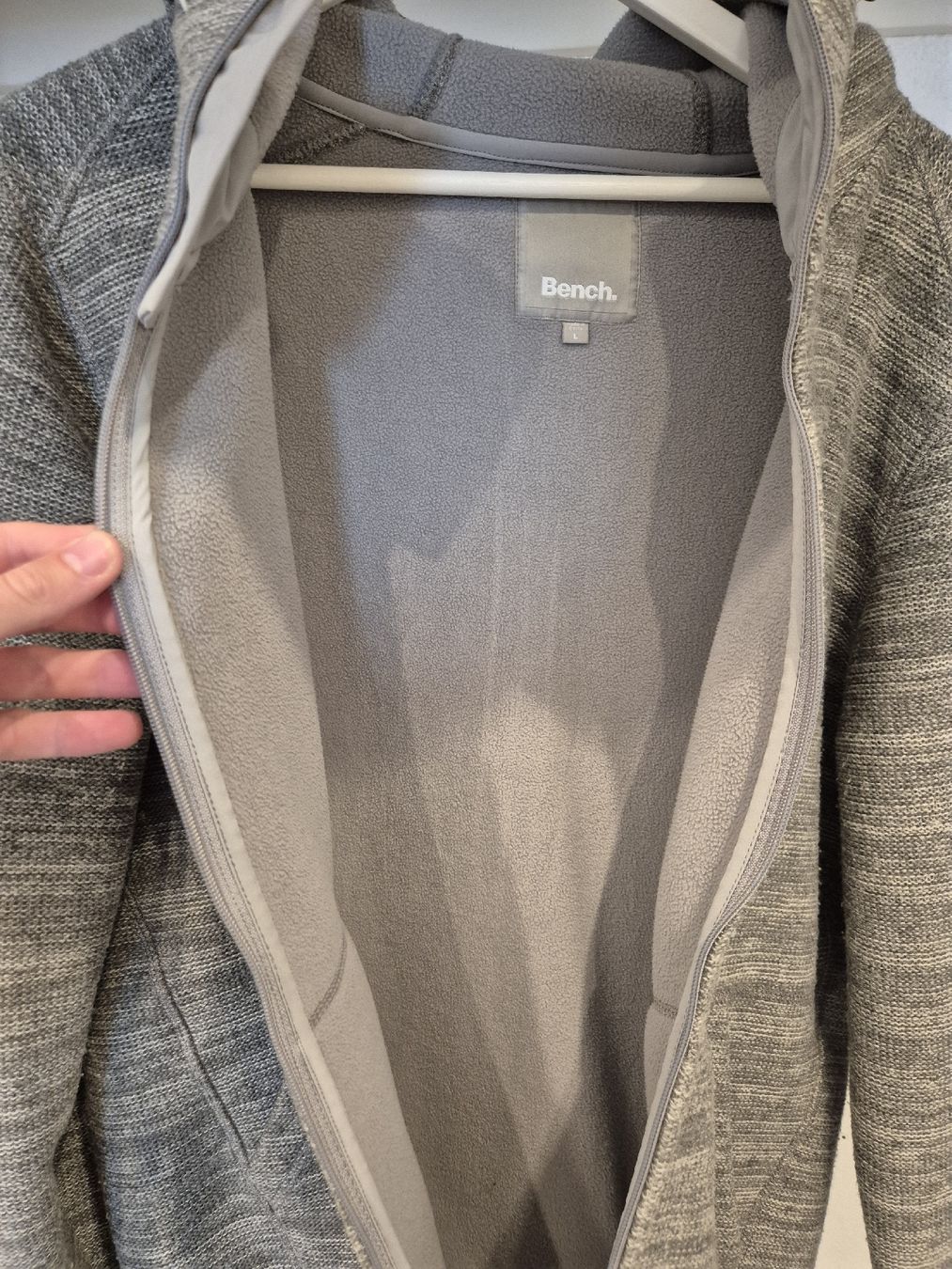 Jacken: Graue Strickjacke mit Inmemfutter und Kapuze, Grösse L – Gebraucht aus Arch von chlibeck 1