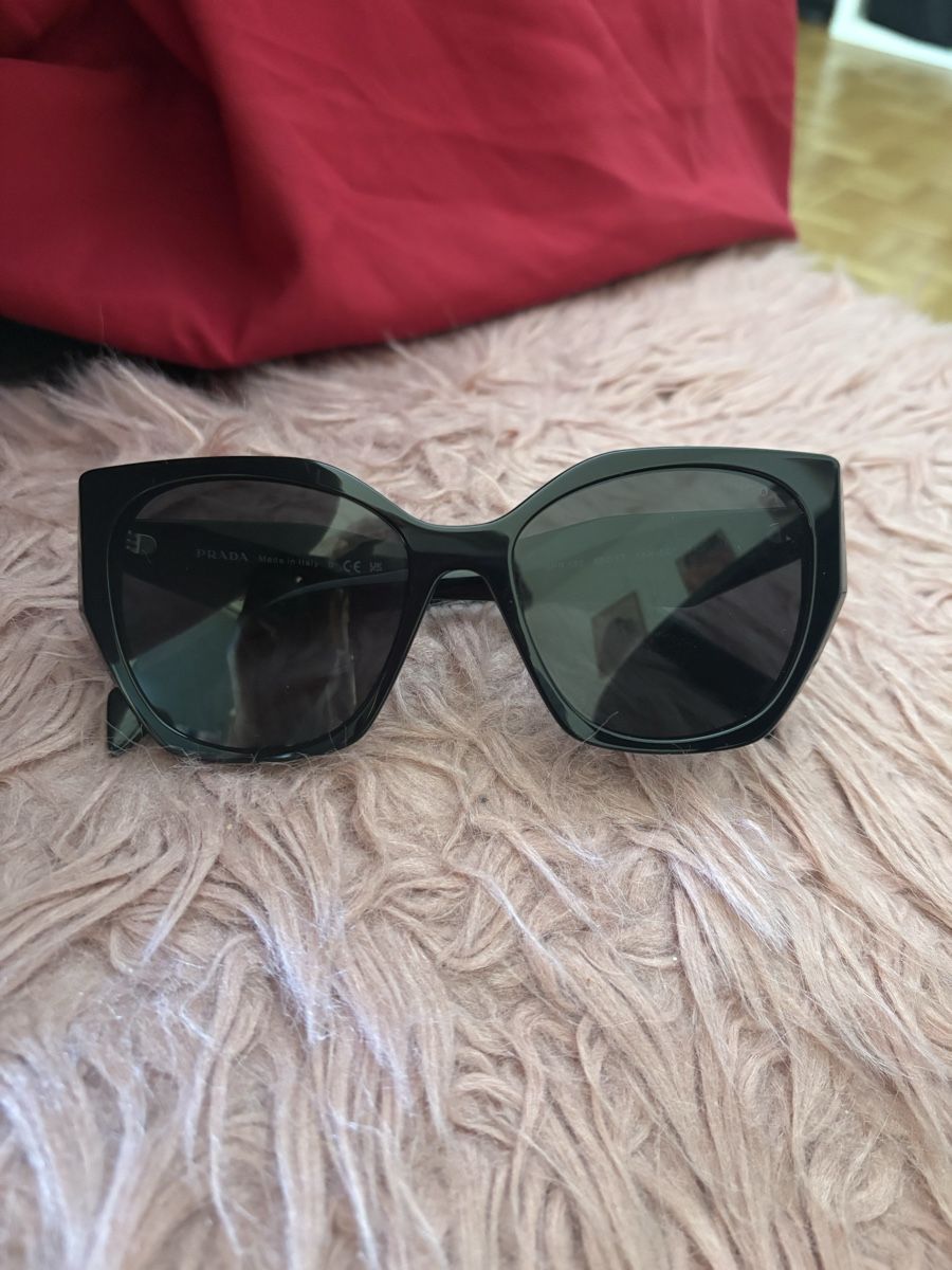 Prada Brillen & Gläser: Prada Sonnenbrille  – Gebraucht aus Bern von danna_