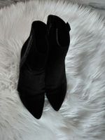 Stiefeletten mit seitlichem Hinkucker