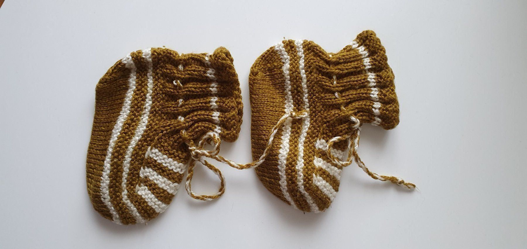Calze: Pantoufle bébé ( chaussons) – Usato da Prilly venduto da RoDyRe 2