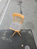 Antik Buero Holzstuhl mit grauem Sitz gebraucht ....