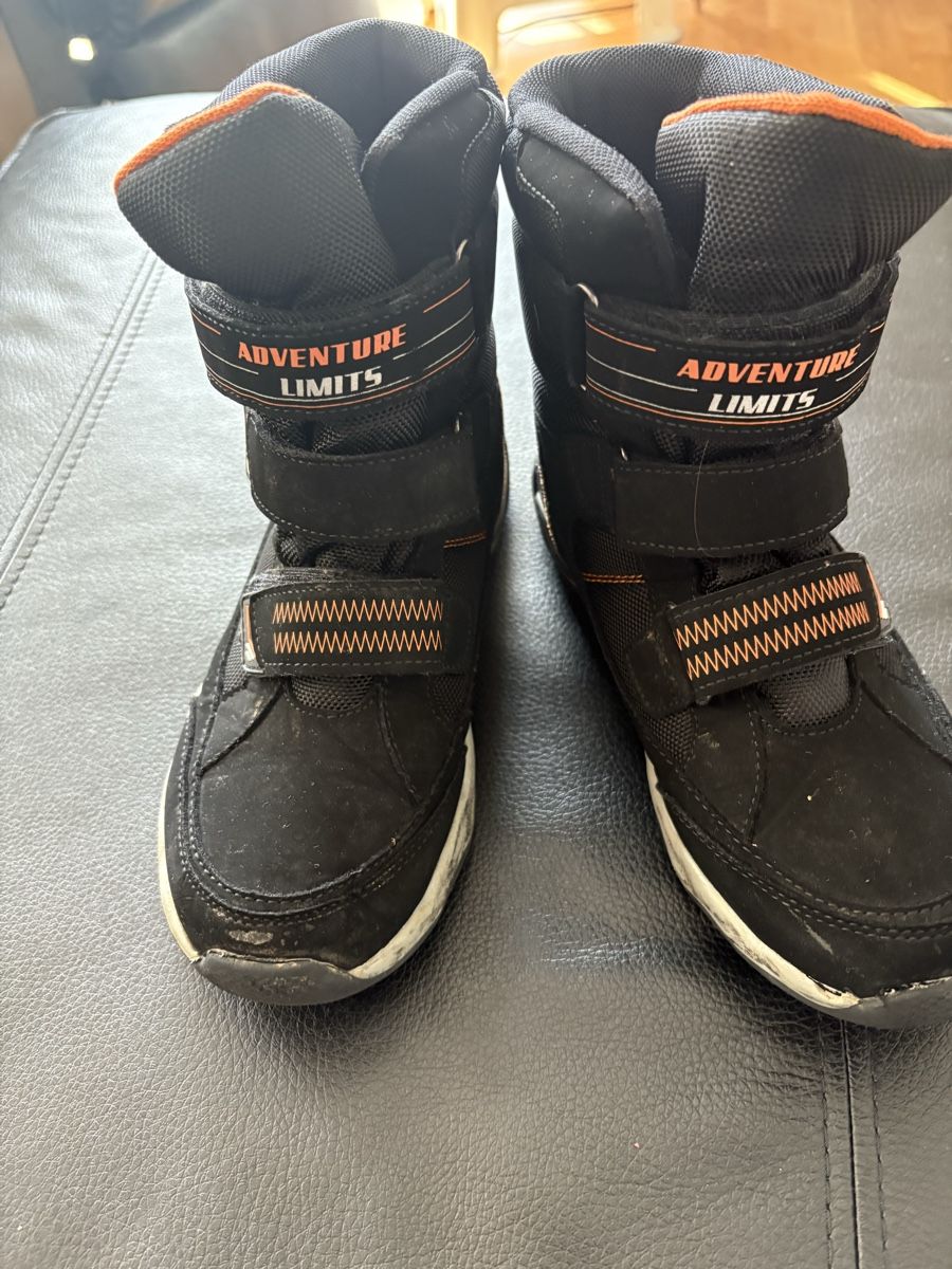 Scarpe per ragazzi: Winterstiefel, Gr. 36, Schwarz, Kinder – Usato da Beromünster venduto da msklef 1