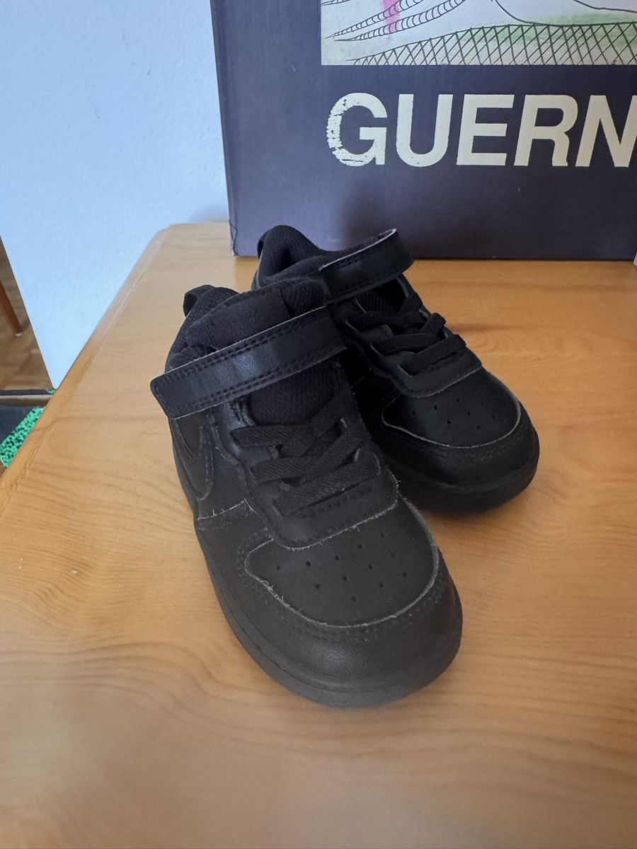 Scarpe per ragazzi: Baskets Nike noires pointure 23.5 etat usage correct – Usato da Vésenaz venduto da Angela.C3 7
