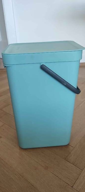 Cestini per rifiuti: Poubelle Brabantia – Usato da Lausanne venduto da Hakaseb