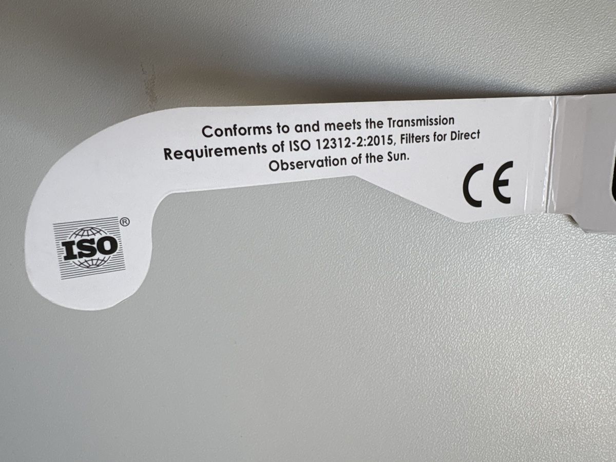 Occhiali & Lenti: Lunettes pour éclipse solaire neuves en papier – Nuovo (secondo la descrizione) da Vevey venduto da Jaycewitwicky 2