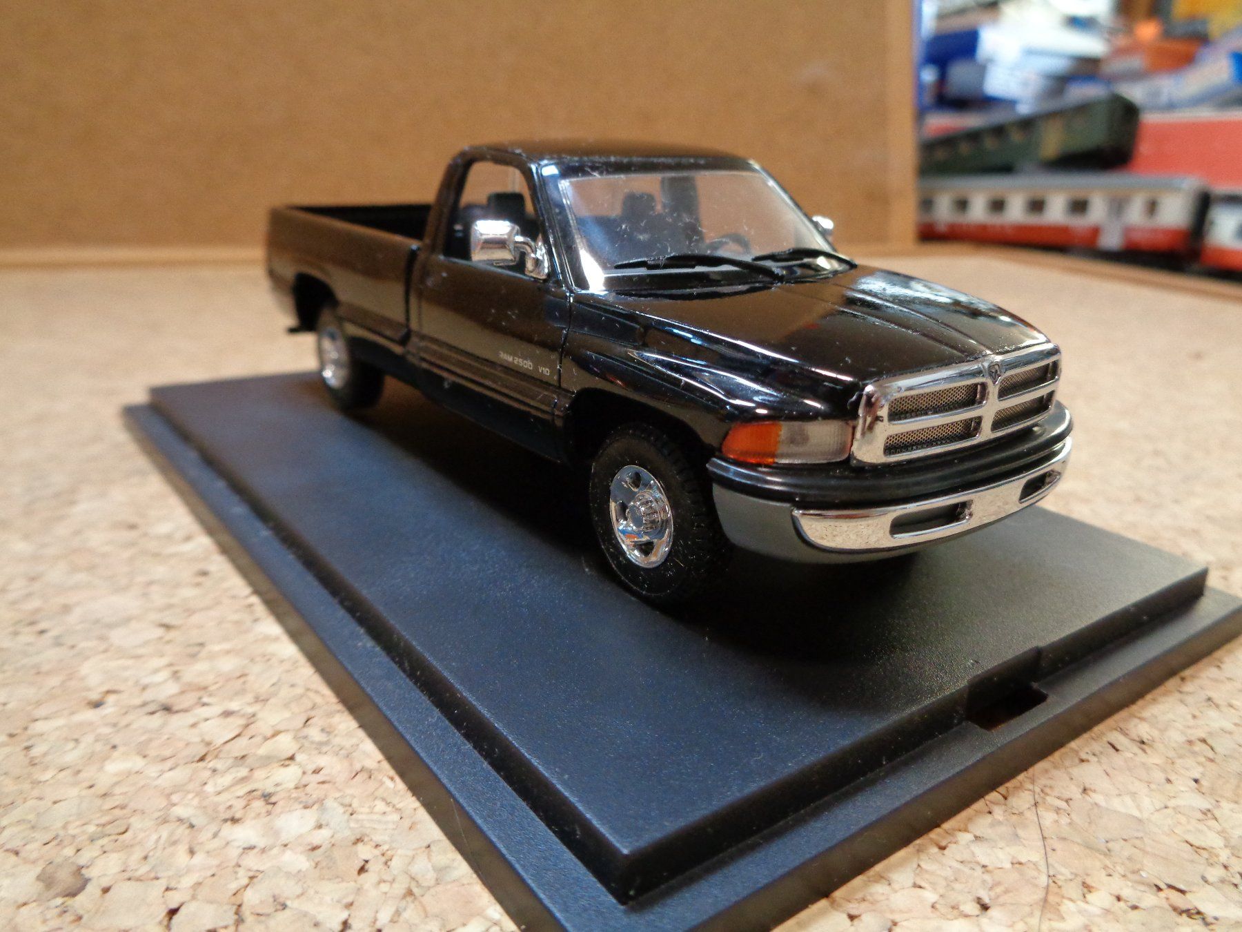 Dodge Modellautos: Dodge RAM 2500 V10    1:43 – Neu und originalverpackt aus Läufelfingen von remajo62 5