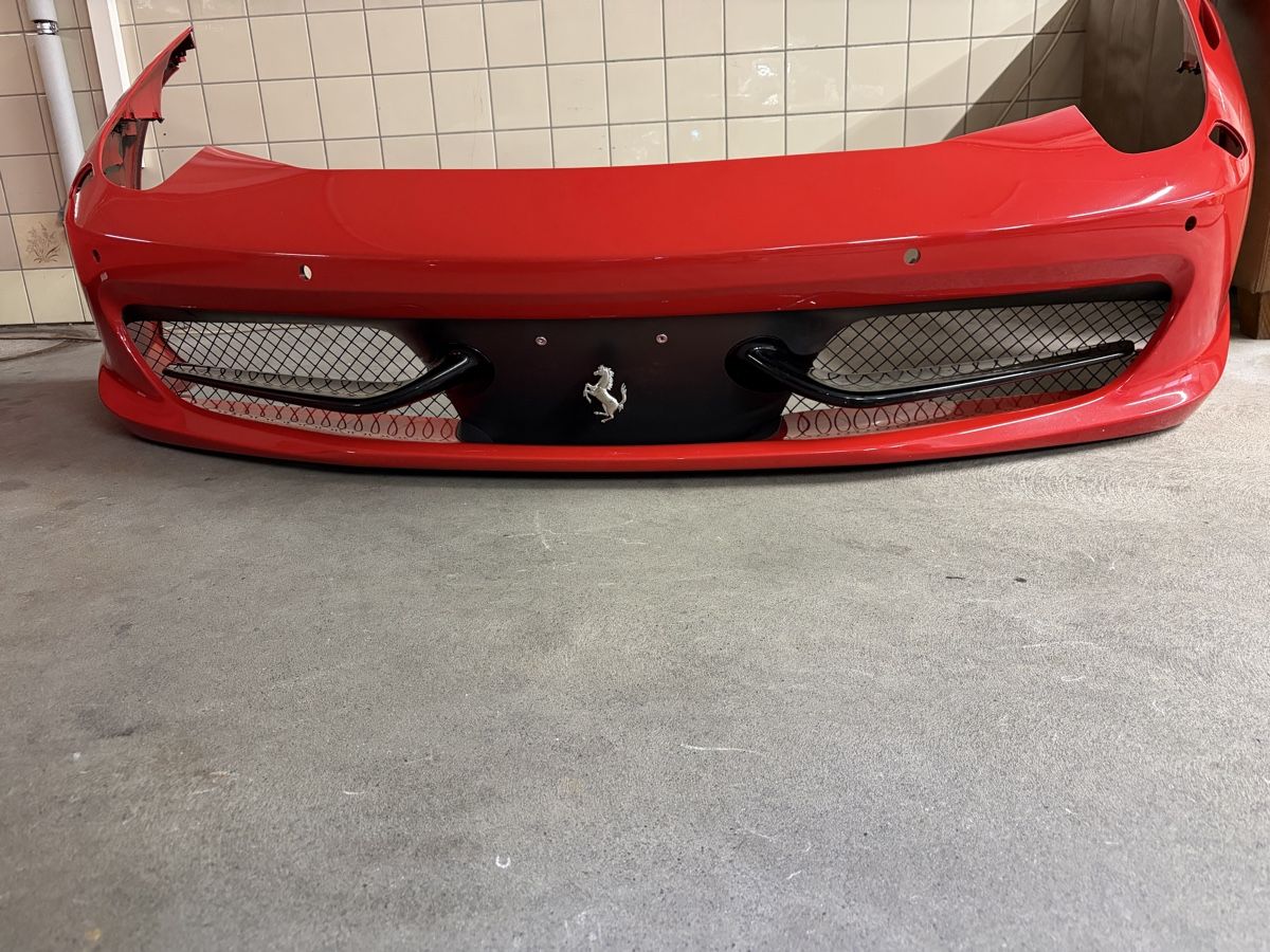 Ferrari Tutti pezzi di ricambio auto: Ferrari 458 Stossstange  – Usato da Zug venduto da M.Smolcic 2