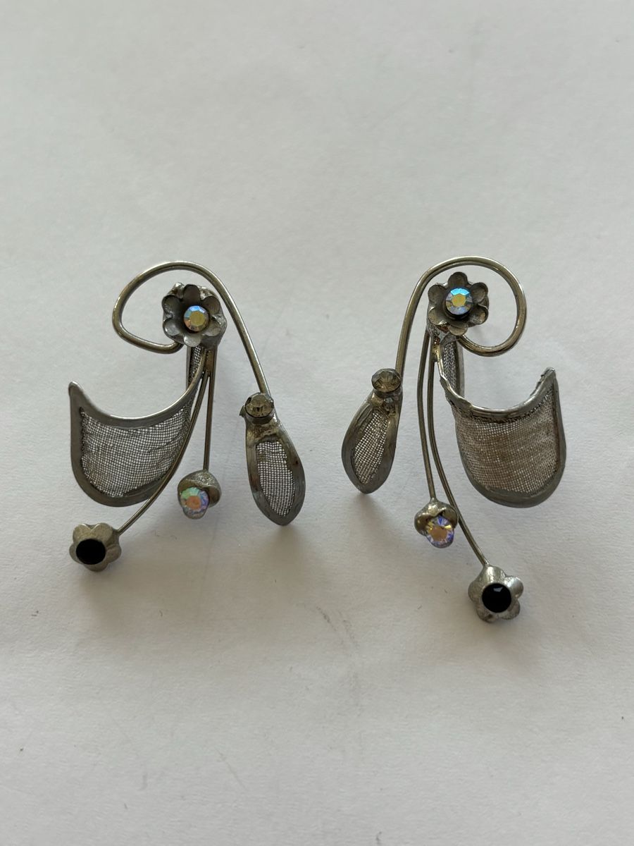 Ohrringe & -stecker: Ohrringe silberfarben mit Steinen Blumenform – Gebraucht aus Langnau am Albis von flusspflege