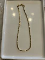 Goldene Halskette modisch