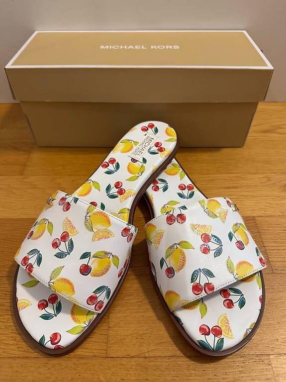 Michael Kors Scarpe da donna: Michael Kors Pantoletten Gr. 41 – Nuovo e nell'imballaggio originale da Oberaach venduto da lar_xg85 1