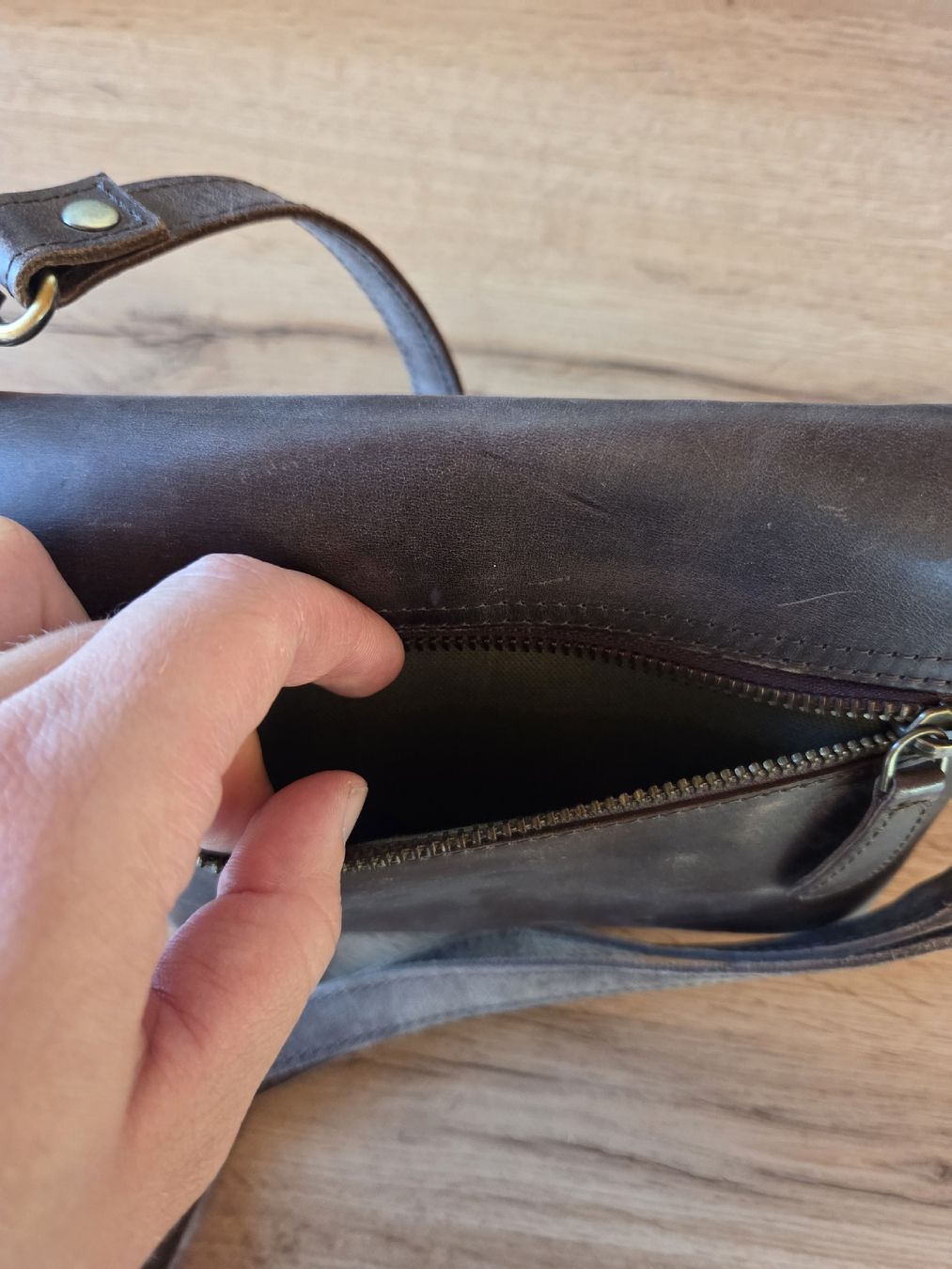 Sacs femmes: Holzrichter Umhängetasche Leder klein – D'occasion à Dallenwil par Lea567 4
