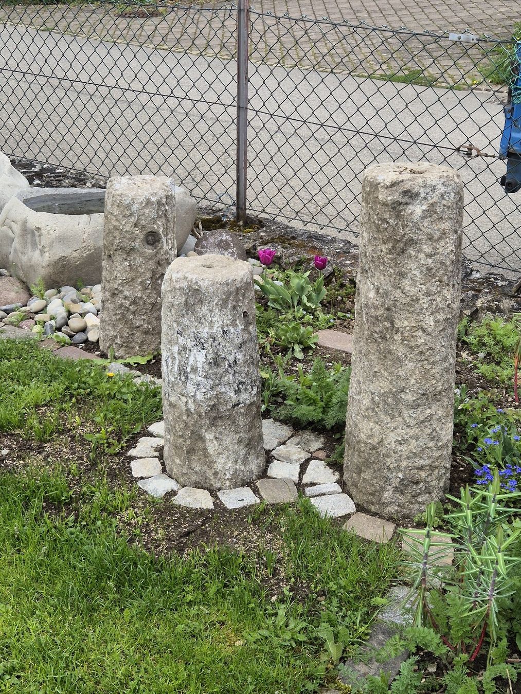 Pietre & tegole: Granitpoller von Gotthardstrasse Gartendeko – Usato da Ehrendingen venduto da Amigo5 1