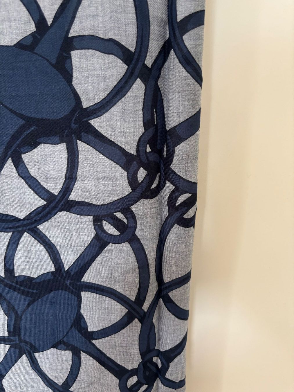 Gucci Foulard & Sciarpe: GUCCI Modal/Woll  Schal 140/140 cm – Usato da Herrliberg venduto da mayfi 1
