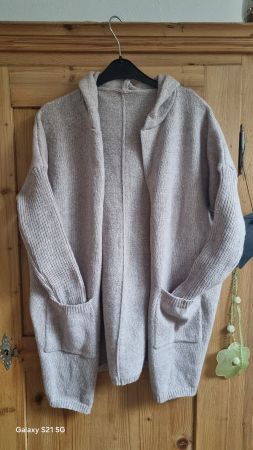 Long- Strick-Cardigan mit Kapuze, Grösse S beige
