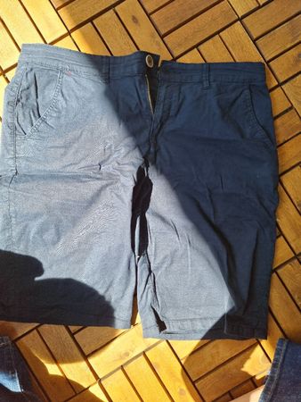 kurze Stoffhose von C&A in Grösse 42