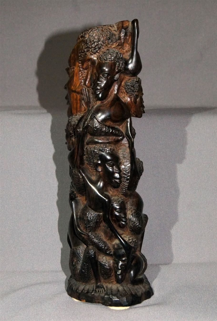 Skulpturen & Statuen: Fantastische Ebenholzschnitzerei – Gebraucht aus Geroldswil von ARTEFACTO 5