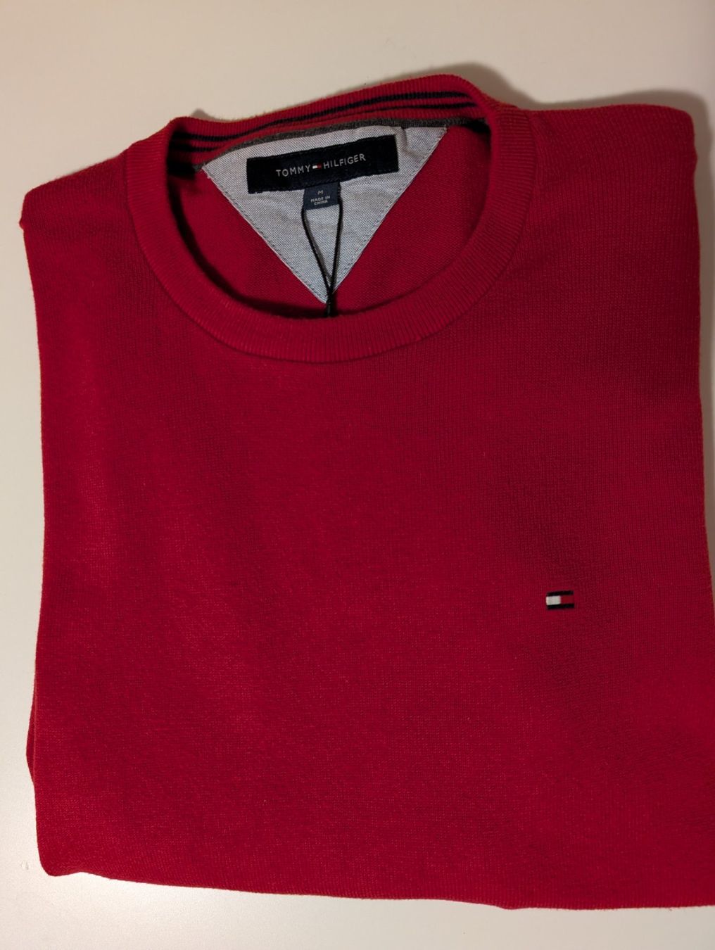 Tommy Hilfiger Pulls & Sweat-shirts: Herrenpullover Tommy Hilfiger, rot Gr. M – D'occasion à Ermatingen par Hanni_und_Nanni 1
