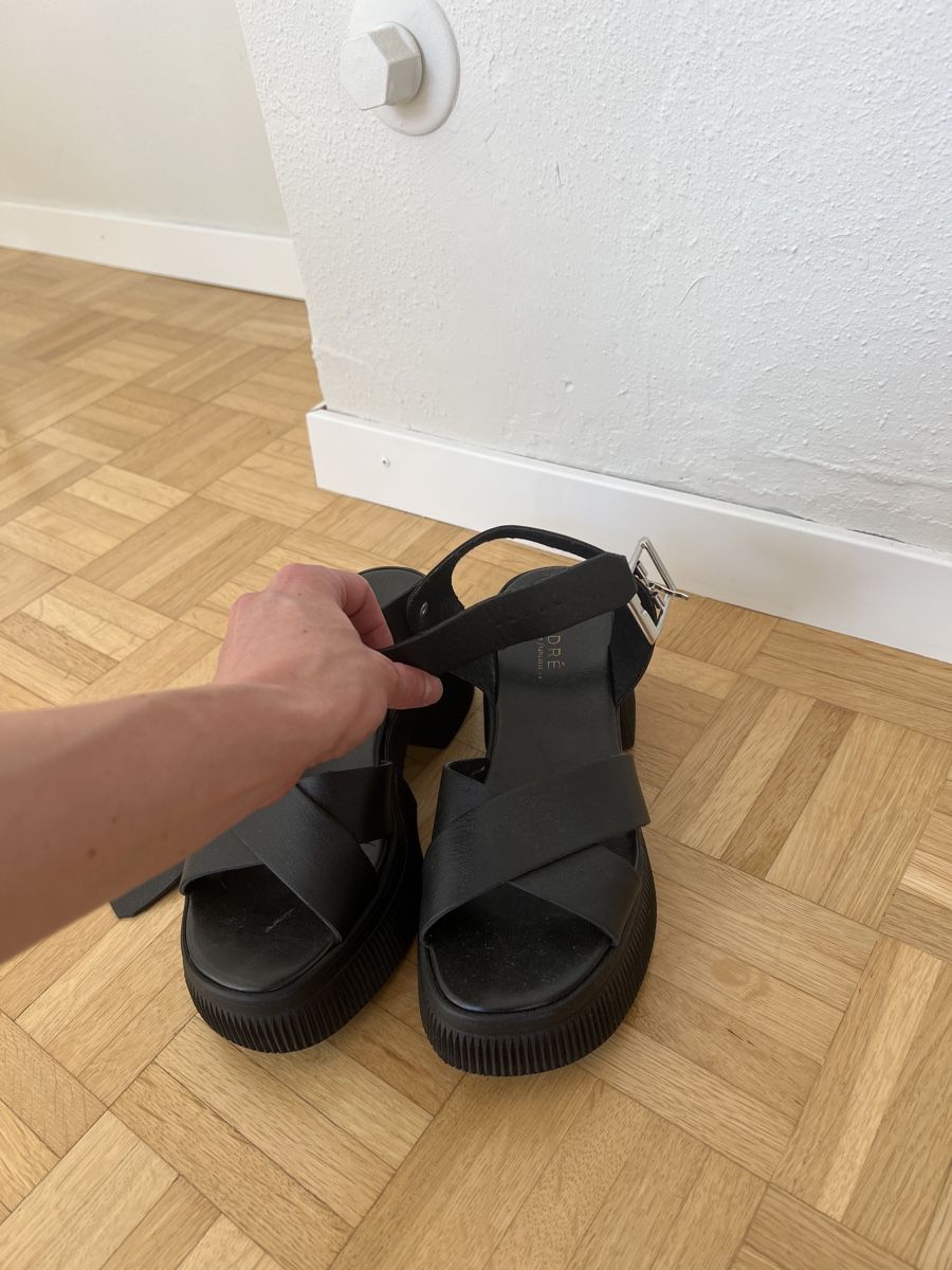 Scarpe da donna: Sandalen schwarz 37 – Usato da Winterthur venduto da lilly021 1
