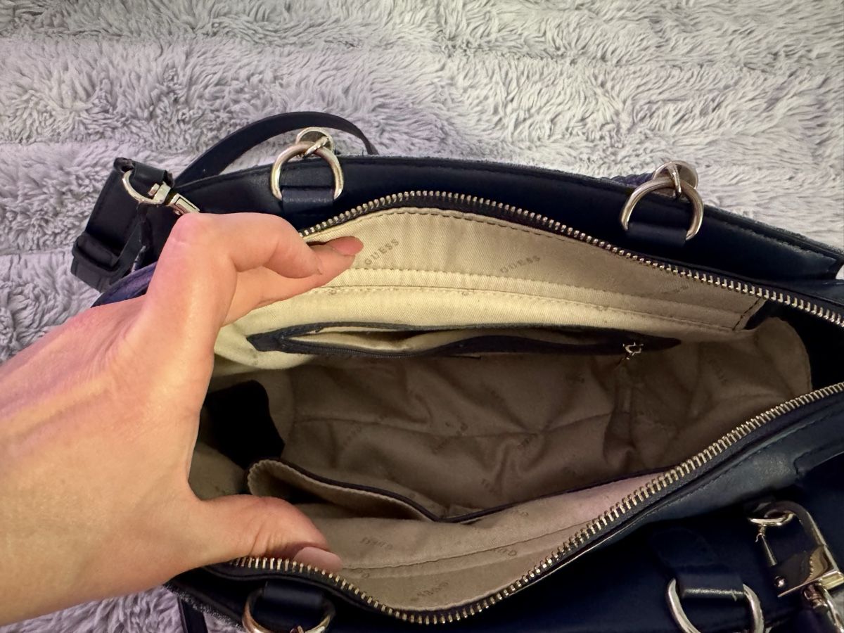 Guess Taschen für Damen: Original Guess Jeanstasche – Gebraucht aus Volketswil von Knuschper 3