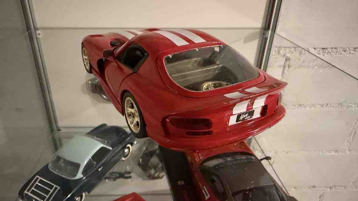 Dodge Modellini d'auto: Modellauto Dodge Viper rot – Usato da Rupperswil venduto da CrazyMonkey 1