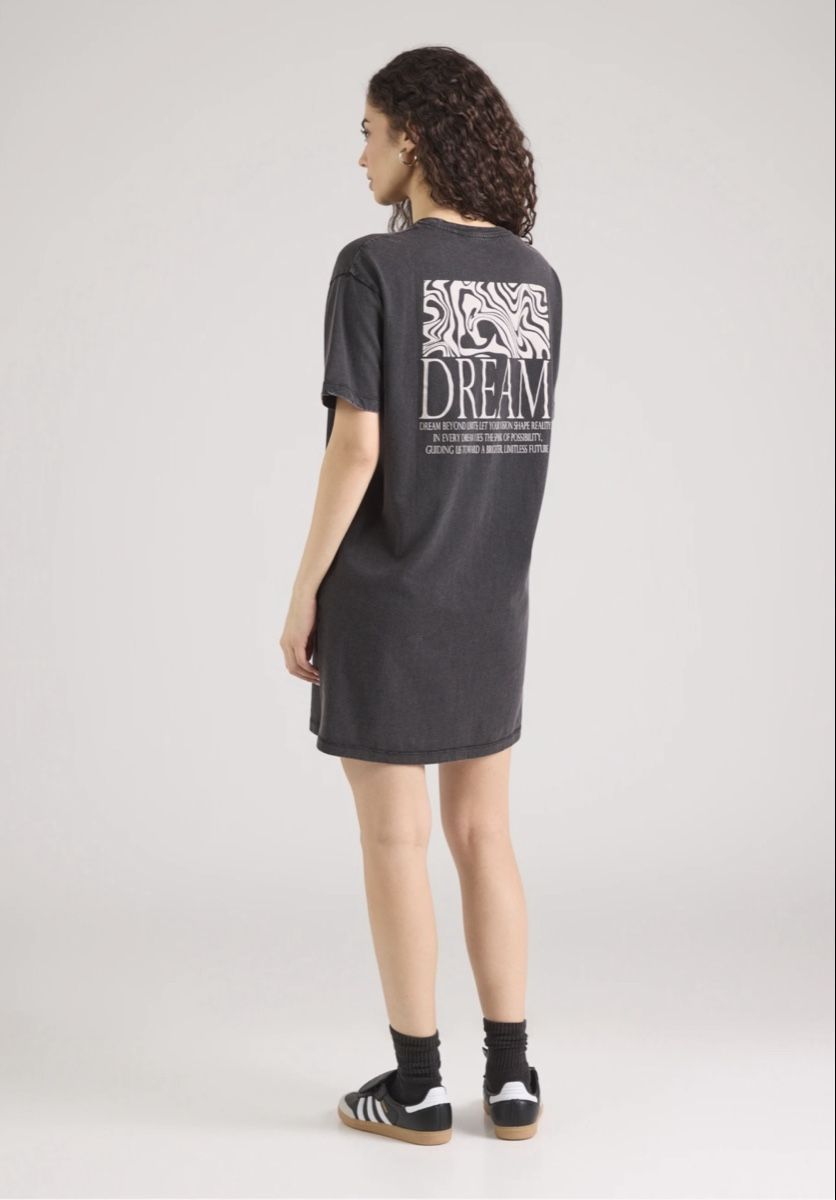 T-shirt: Langes tshirt – Nuovo (secondo la descrizione) da Itingen venduto da jessi811