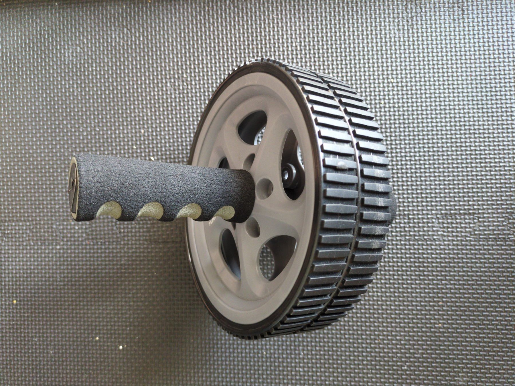 Tunturi Hometrainer: Tunturi Ab Roller Exercise Wheel Bauchtrainer – Usato da Bern venduto da der-waldgang