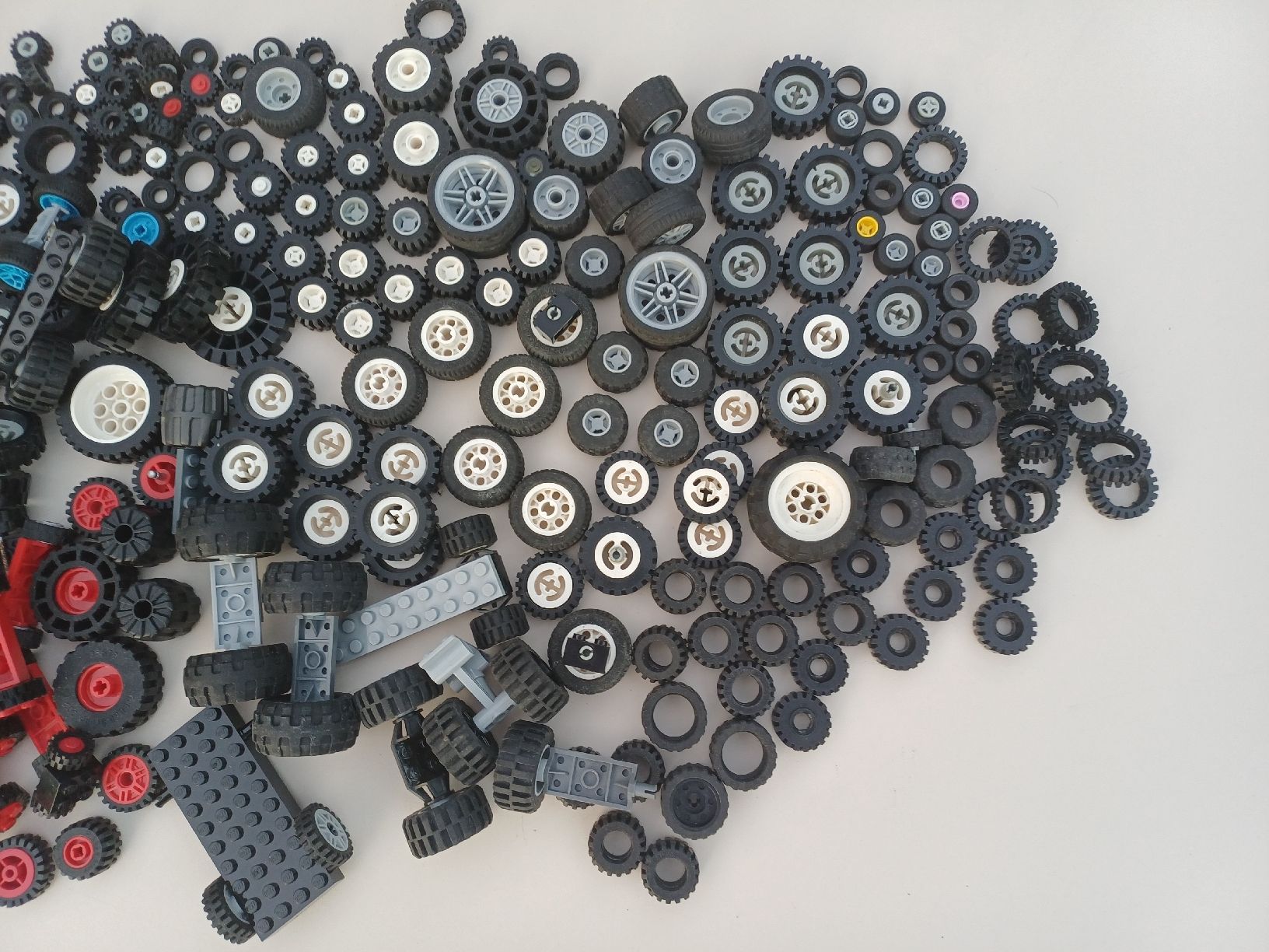 Lego Kit di costruzioni: LEGO 1kg800 de roues en vrac – Usato da Begnins venduto da Drastic-Sound 3