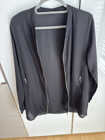 Schwarze Übergangsjacke Gr. S transparent Langarm
