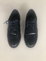 Damenhalbschuh in Lackleder