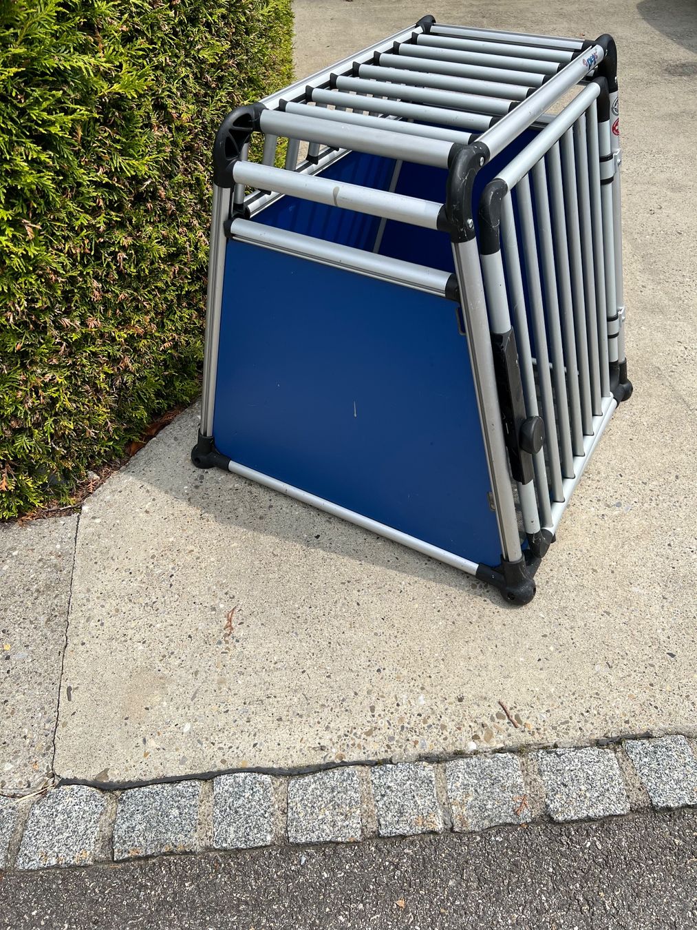 Gabbie, trasporto & Sicurezza: Schweizer Hunde-Transportbox aus Aluminium – Usato da Evilard venduto da Ricardoverkauf2019 3
