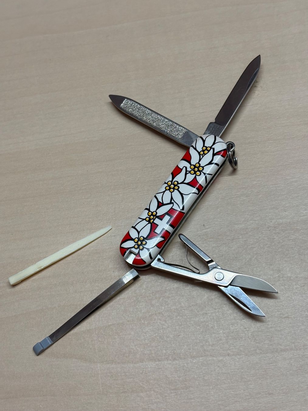 Victorinox Coltelli tascabile: Victorinox Classic SD Edelweiss – Usato da Rümligen venduto da Sibill 2