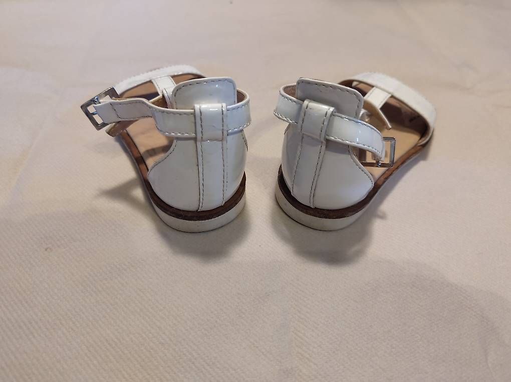 Scarpe per ragazze: Sandales blanches taille 21 , chaussures enfant – Usato da Veyrier venduto da cec_2xq6 1