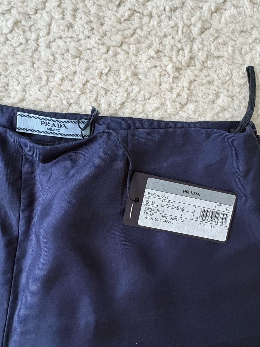 Prada Hosen: Prada Damen Shorts dunkelblau Größe 40 – Neu (gemäss Beschreibung) aus Zürich von Otac 1