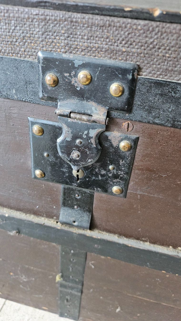 Truhen: Antike Holztruhe – Gebraucht aus Sugiez von Elyriah 5