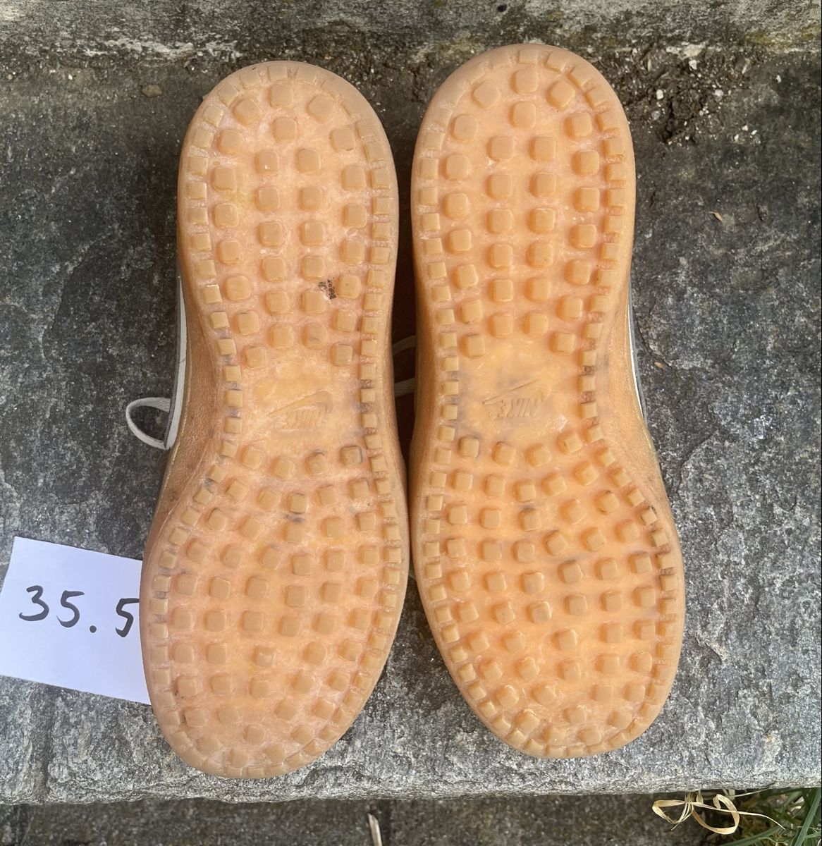 Nike Schuhe für Mädchen: Nike Sneakers/Turnschuhe Grösse 35,5 – Gebraucht aus Jonschwil von Theswissmiss 2