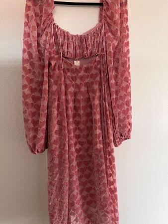 Modische Kleid