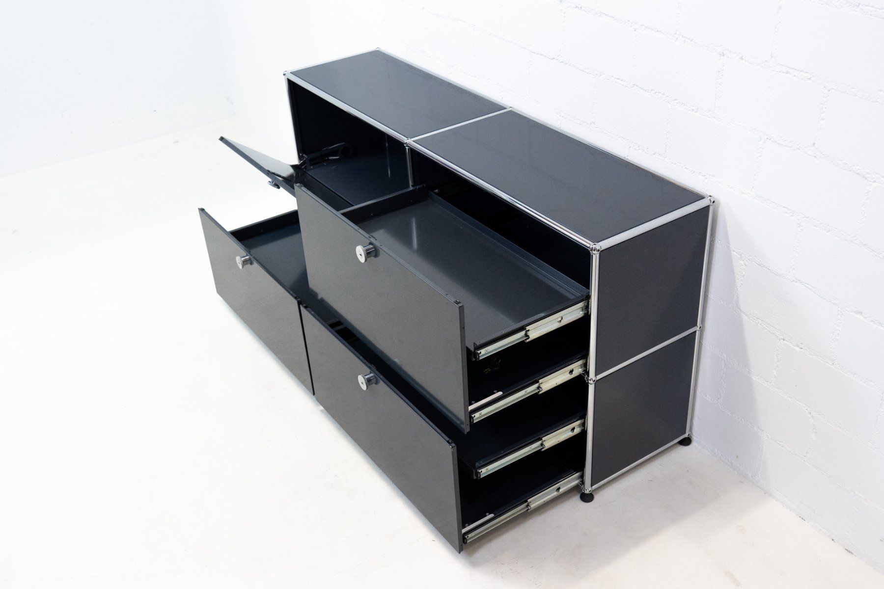 USM Kommoden: USM Haller Sideboard Anthrazitgrau Nr. 53 Lieferung möglich – Gebraucht aus Schaffhausen von Studio-Ara 6