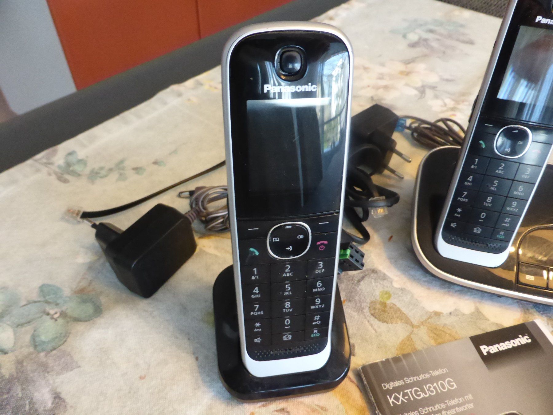 Telefoni: Panasonic Telefon mir 2 Stationen – Usato da Uster venduto da kl5531 2