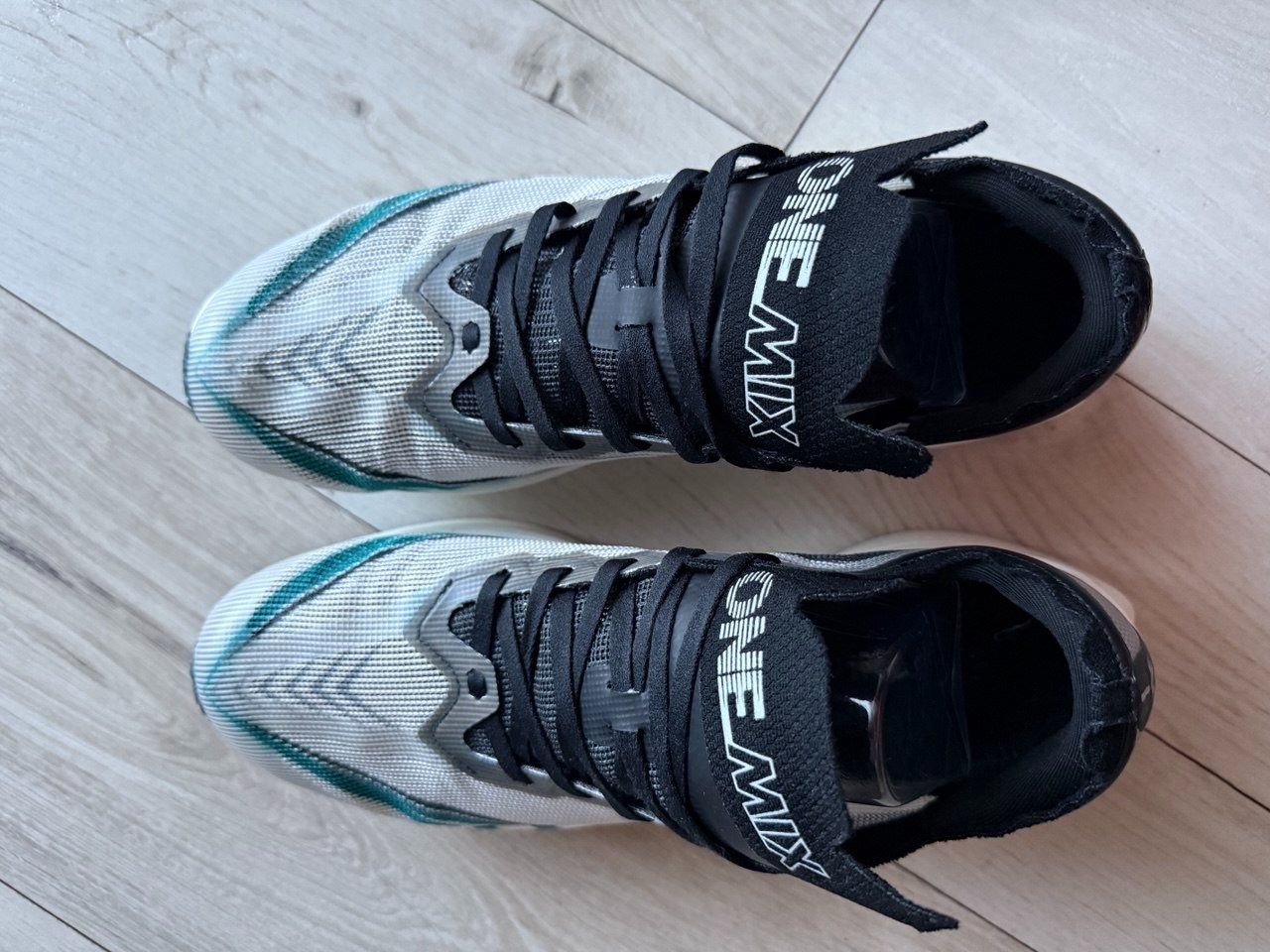 Chaussures hommes: Carbon-Laufschuhe 42.5 – D'occasion à Leysin par awo_cm7y 2