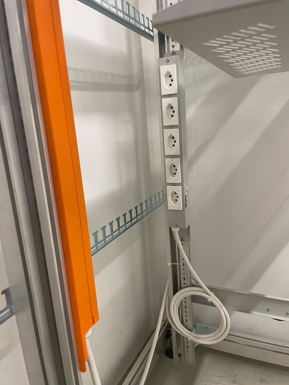 Racks & Cavalletti: Server Rack, Modular, offen, 79cm x 79cm x 202cm – Usato da Glis venduto da pstephan 4