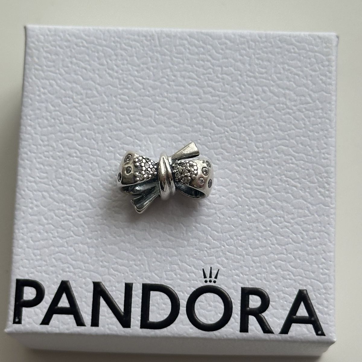 Pandora Ciondoli: Pandora Schleife Charms  – Nuovo (secondo la descrizione) da Givisiez venduto da dor_xb9k
