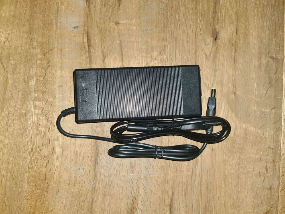 Power4Laptops Netzteil Für Elonex CL51 – 19V, 3.42A, Stecker 5.5x2.5mm, Kompatibles Ladegerät