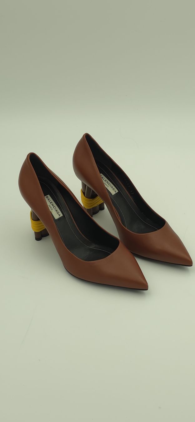 Balenciaga Scarpe da donna: Balenciaga Paris Pumps mit Statement-Absatz – Usato da kaisten venduto da NinaLina_K