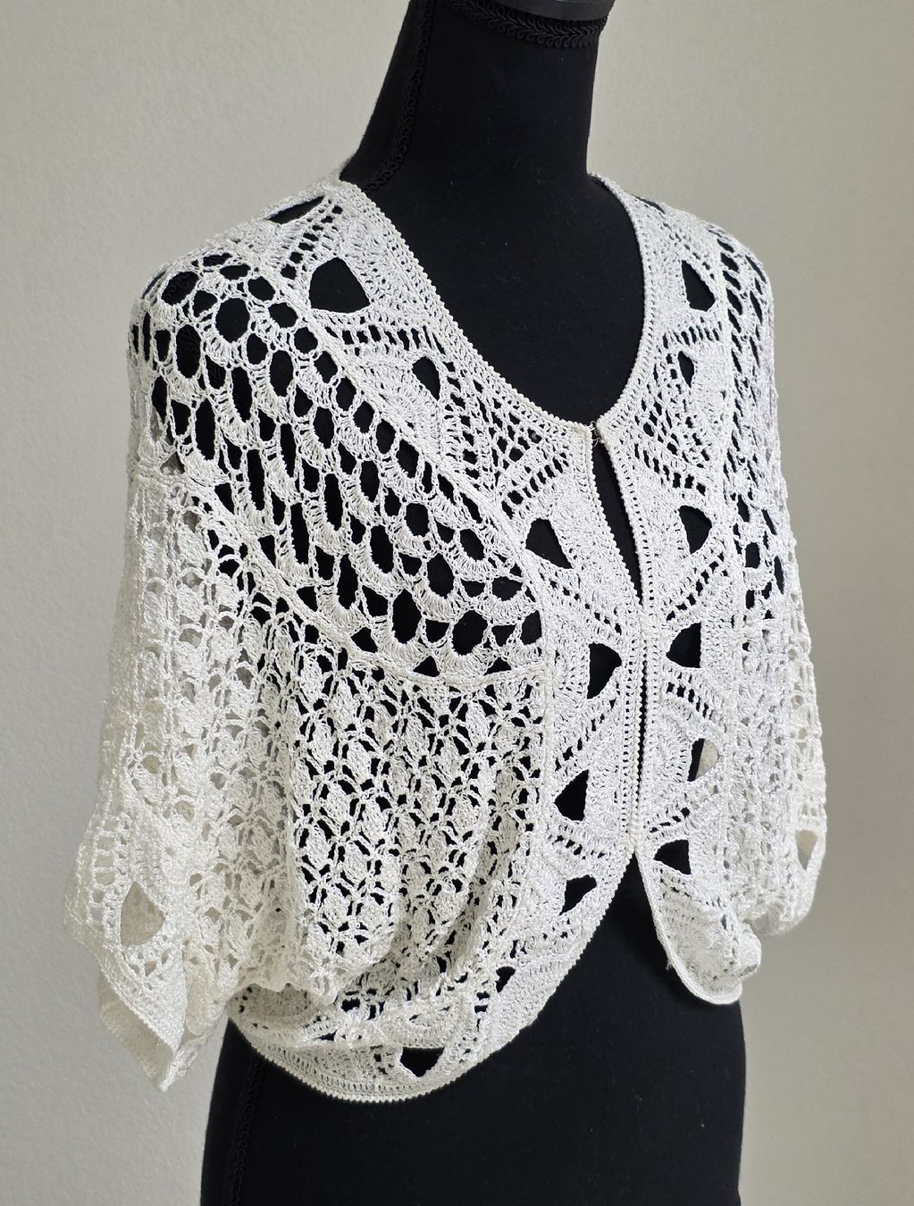 Bolero: Gehäkelte Bolero-Jacke Weiss Gr.M – Usato da Rheinsulz venduto da Gilea 1