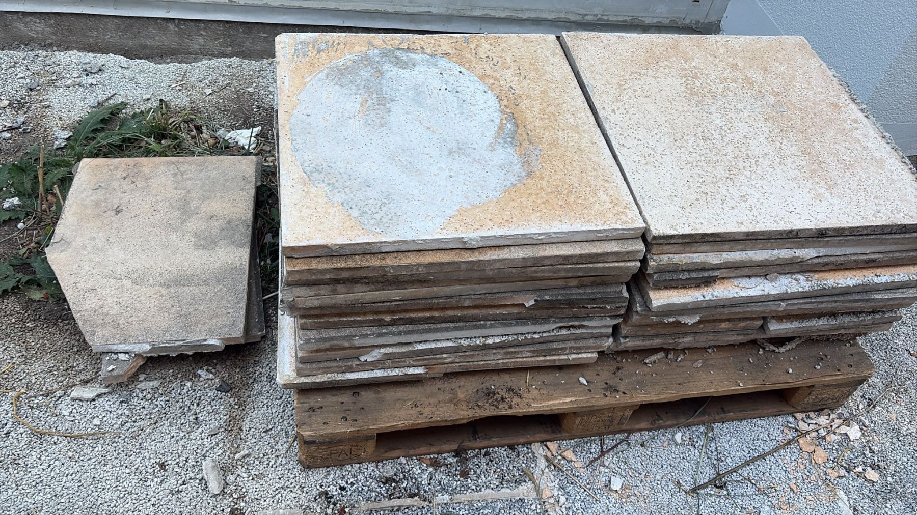 Revêtements de sol: Steinplatten Garten – D'occasion à Spreitenbach par mobileparts-schweiz 1