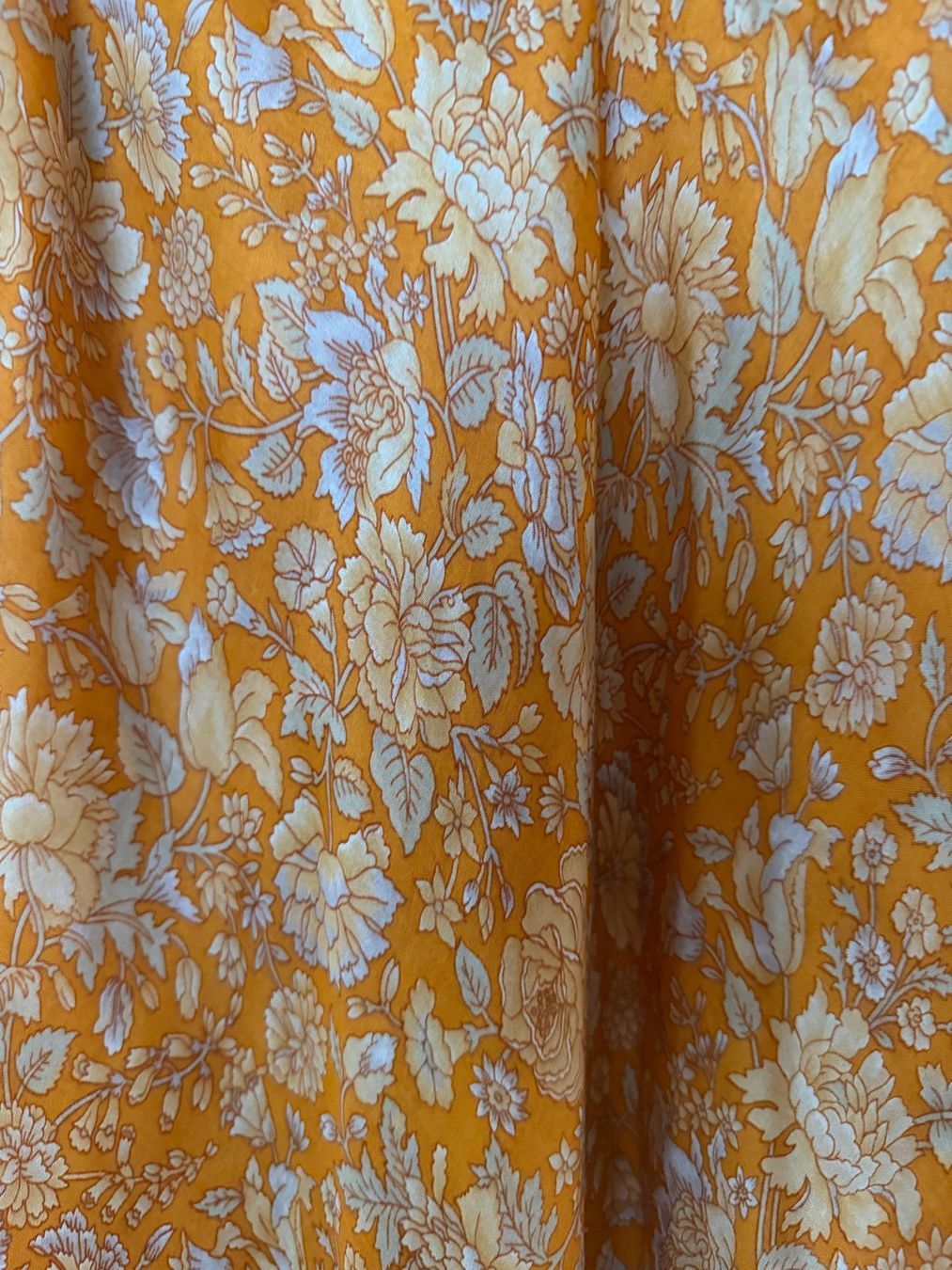 Vestiti: Wunderschönes seidenes Midikleid mit Blumenmuster, Grösse M – Usato da Uster venduto da Koralle6 7